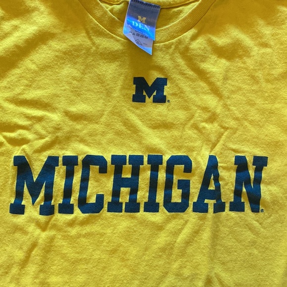 Yellow, Small Michigan T-shirt - Picture 2 of 3